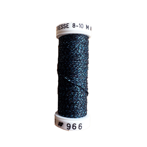 Au Ver a Soie - Metallic Braid Size 8